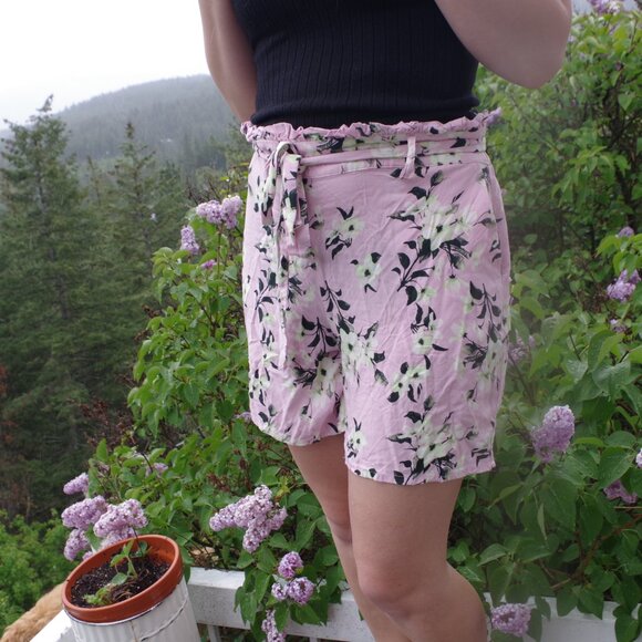 Ladies Vero Moda Flower Shorts - Picture 3 of 5
